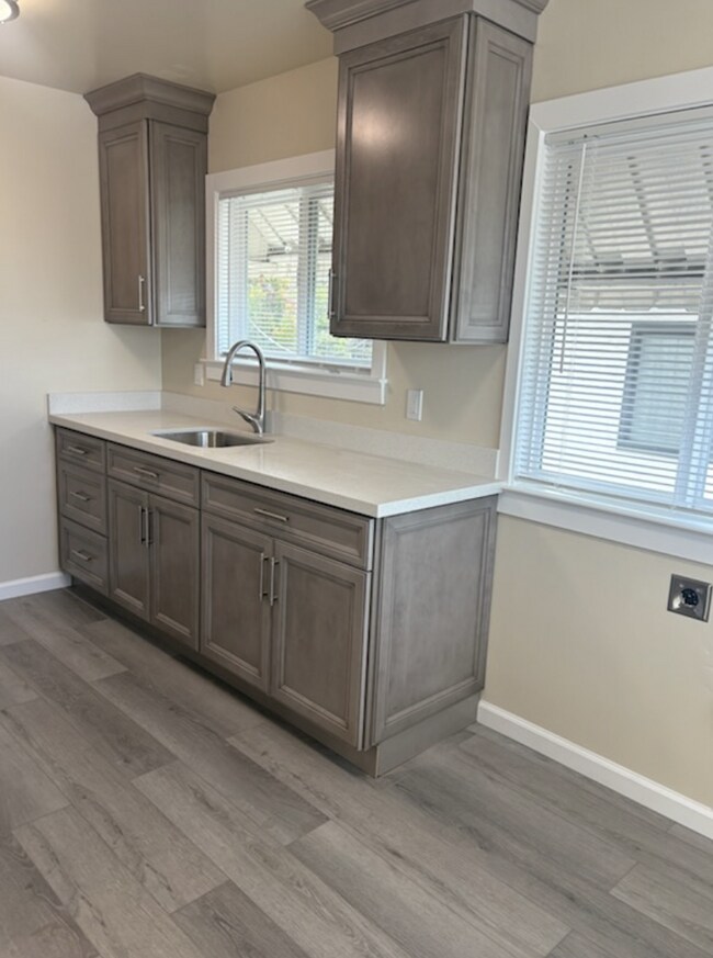 Foto del edificio - Charming 2-Bedroom Apartment with Hardwood Floors in Berkeley – Perfect Location!