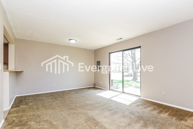 Building Photo - 6544 Rolling Glen Dr