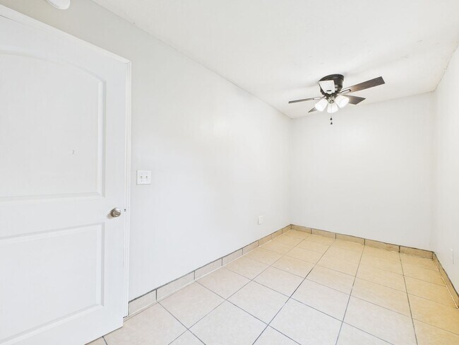 Foto del edificio - 508 General Mouton Ave