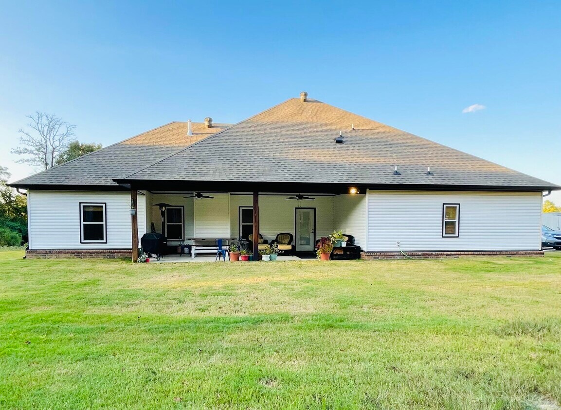 Foto del edificio - 21189 Meadows Acres Dr