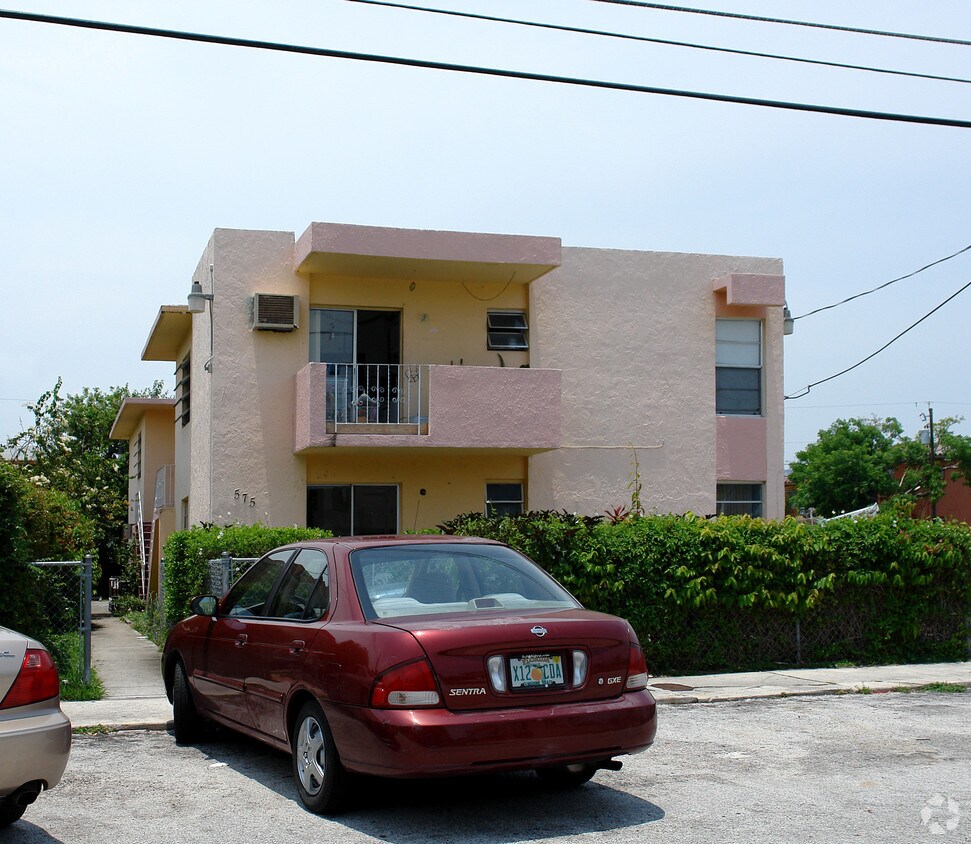 Foto principal - 575 SW 11th St