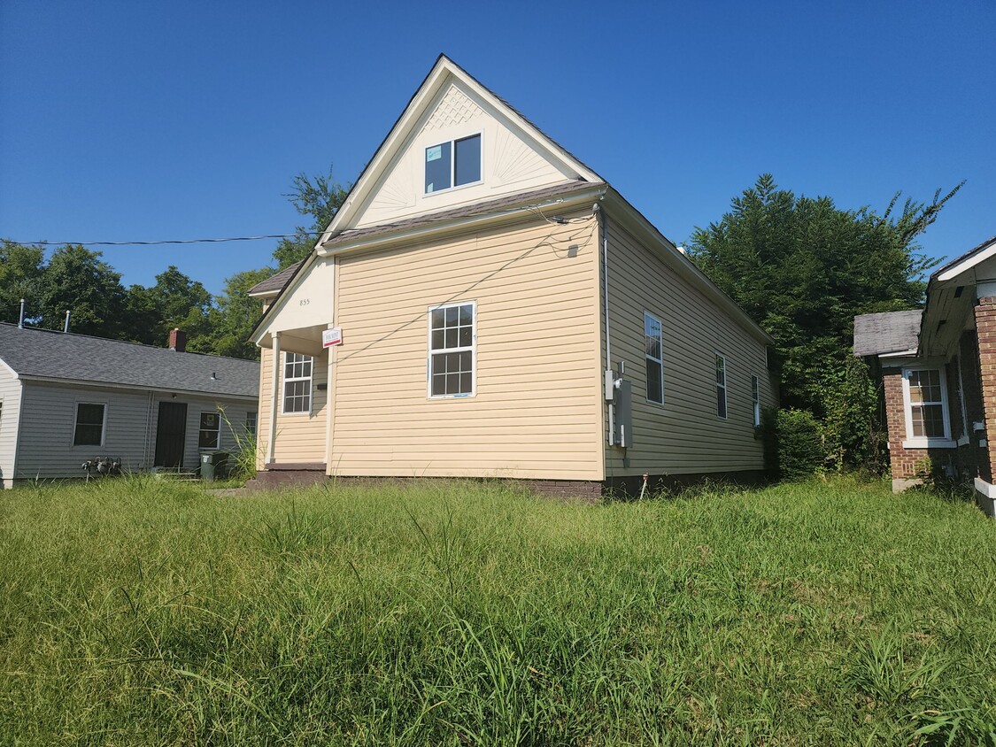 Building Photo - 855 Ayers St