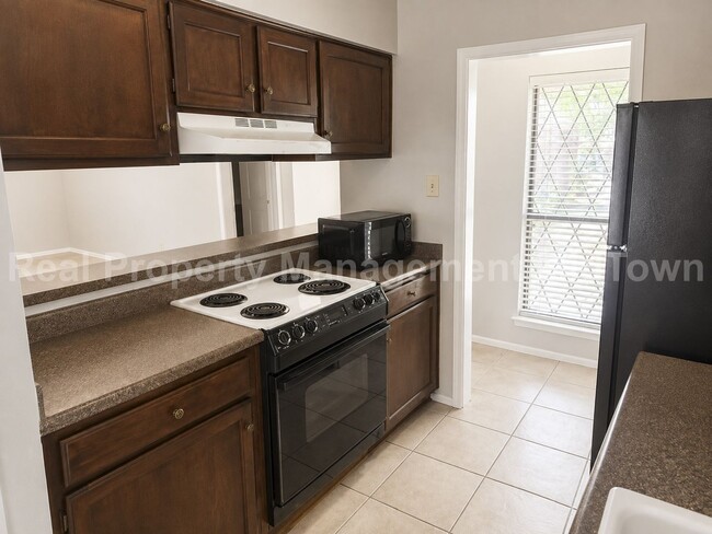 Building Photo - 4209 Wingrove Dr