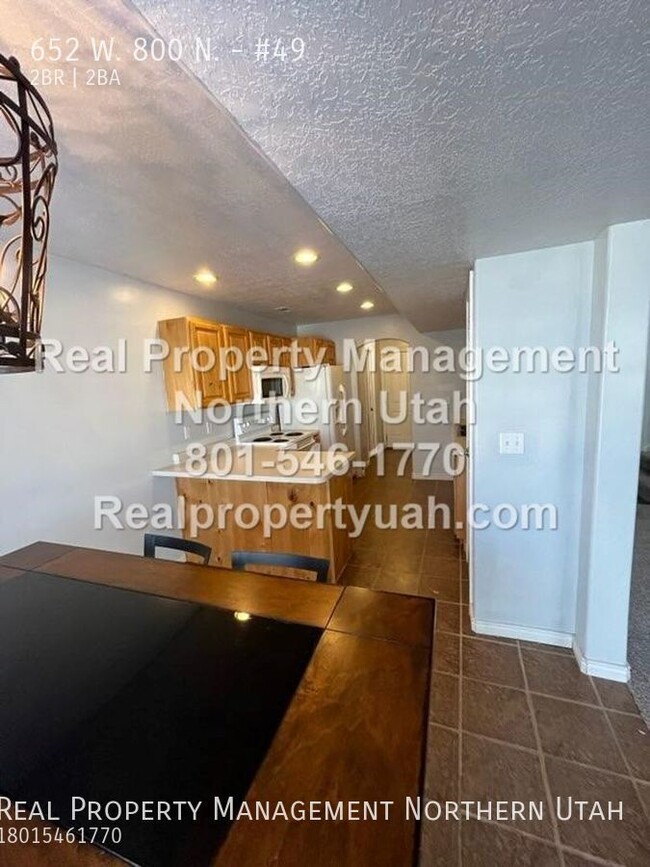 Building Photo - 652 W 800 N