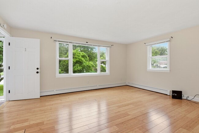 Building Photo - 7 Boardman Ln