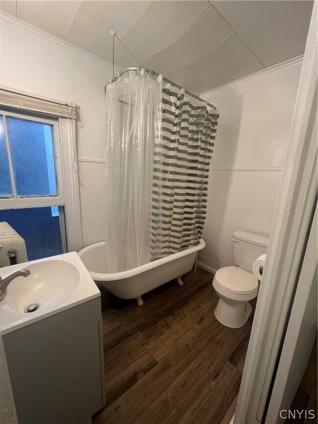 Foto del edificio - 255 W 5th St