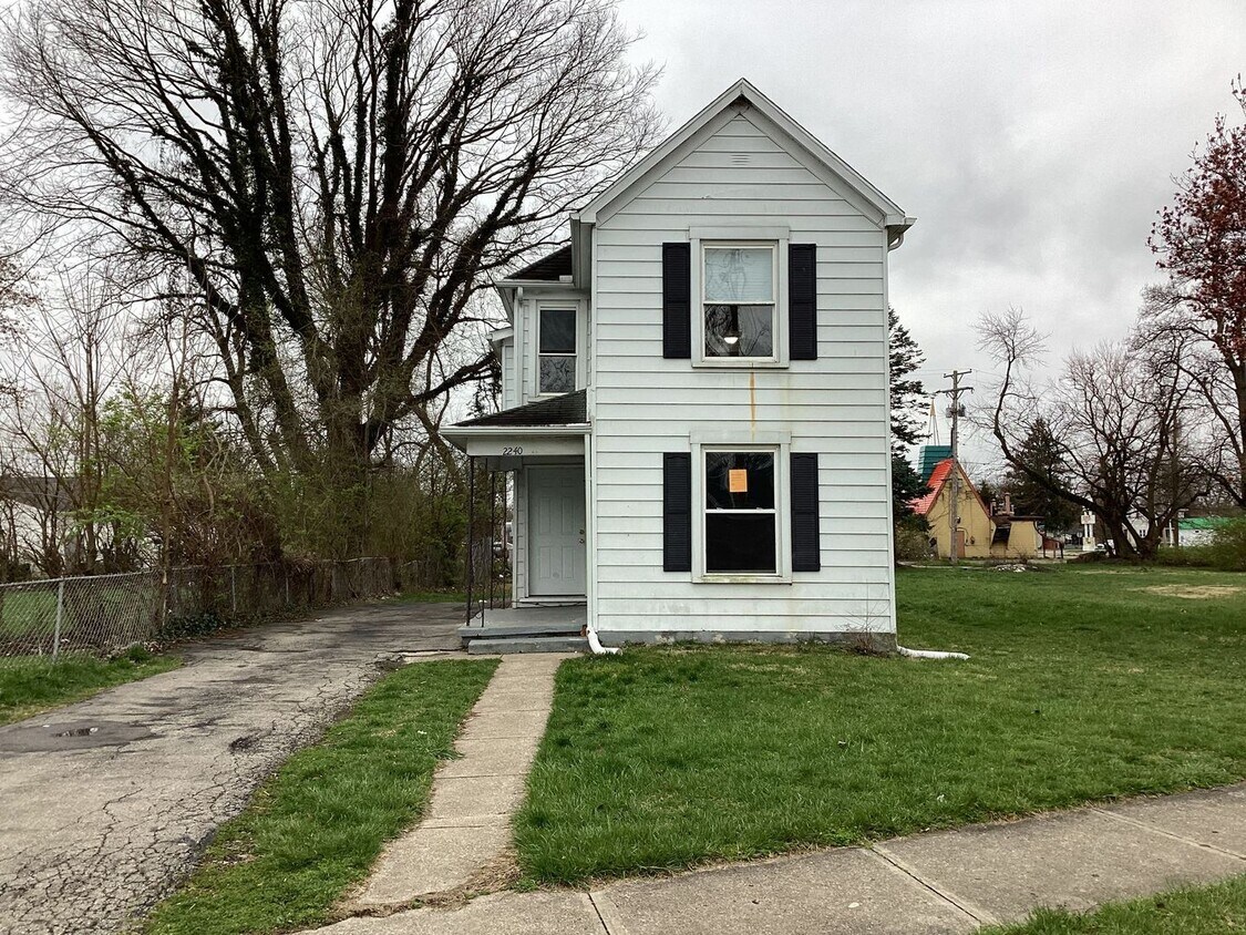 Primary Photo - 2240 Lakeview Ave 3BR/1BA (Dayton)