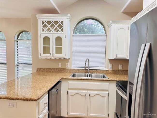 Building Photo - 16 Cassandra St