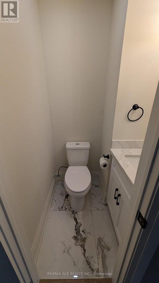 Building Photo - 40 Jacwin Dr