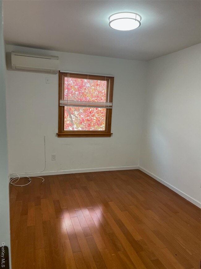 Foto del edificio - 240-46 67th Ave