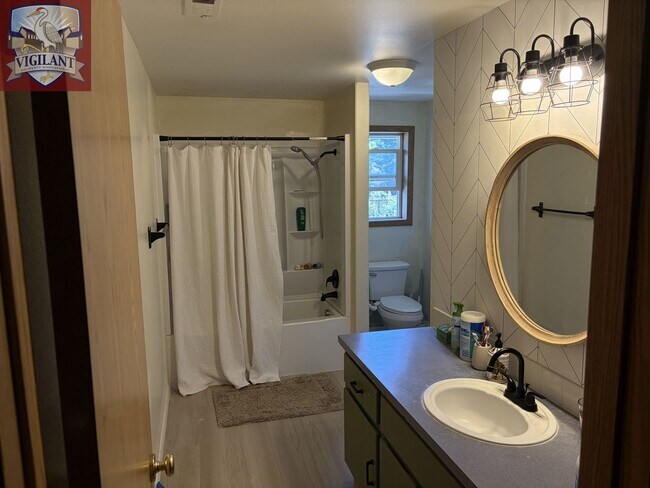 Foto del edificio - Ideal 4 bedroom home