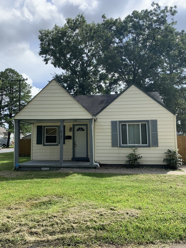 Building Photo - 3747 Atterbury St