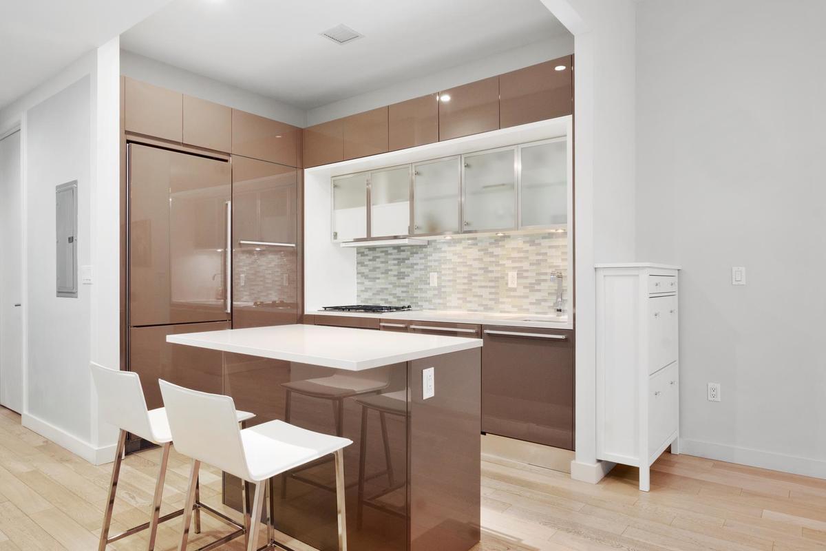 Kitchen - 75 Wall St