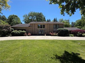 Building Photo - 2737 Sinton Pl