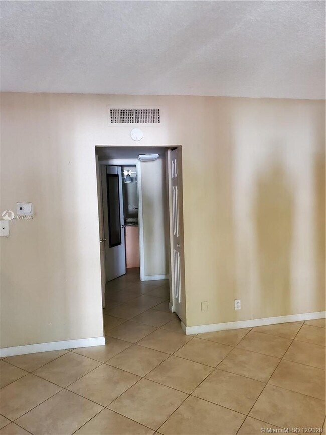 Building Photo - 4009 N University Dr