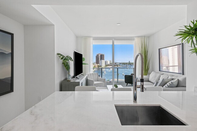 Foto del edificio - 401 N Birch Rd