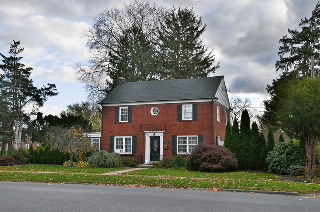 Building Photo - Stylish 3bd Home Near Italian Lake