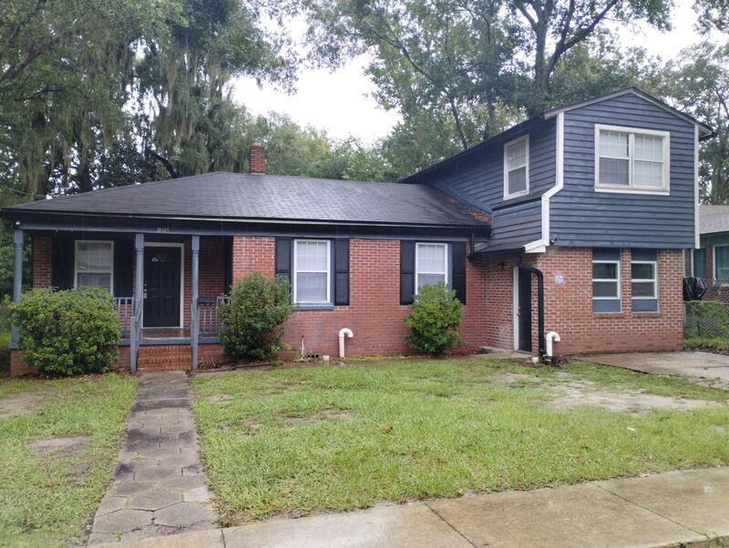 Foto principal - 8045 Lexington Dr