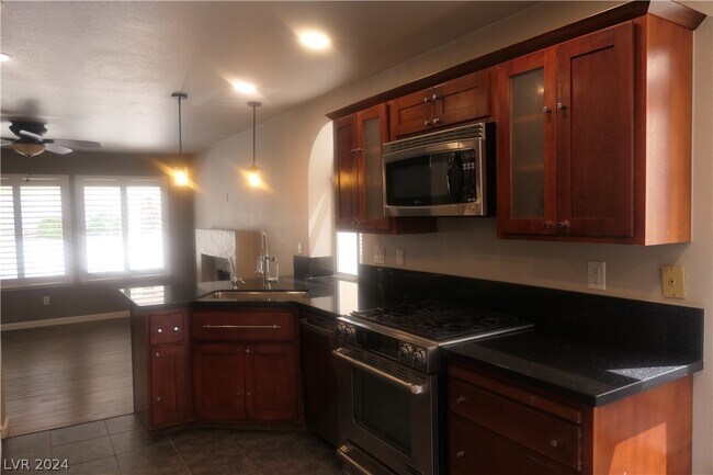 Building Photo - 9736 Fern Canyon Ave