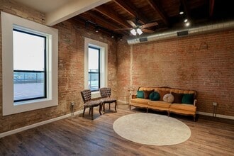 Building Photo - 210 E Washington Ave