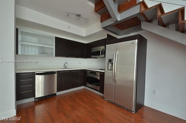 Building Photo - 2 br, 2 bath Condo - 90 SW 3rd St # TH307