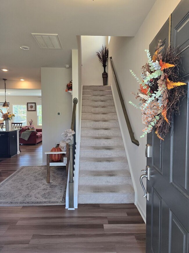 Foto del edificio - Impeccable 2020-Built 3-Bed, 2.5-Bath Home on Rare Quarter-Acre Lot – Prime Location!