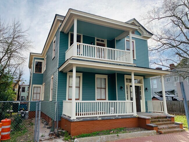Foto del edificio - 215 W Anderson St