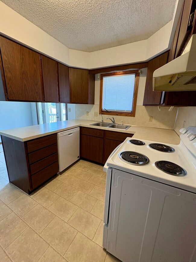 Foto del edificio - 3 bedroom 2 bathroom