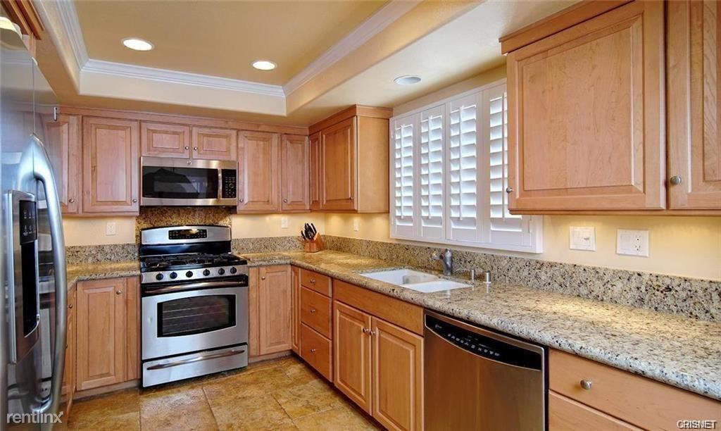 Foto principal - 21901 Burbank Blvd