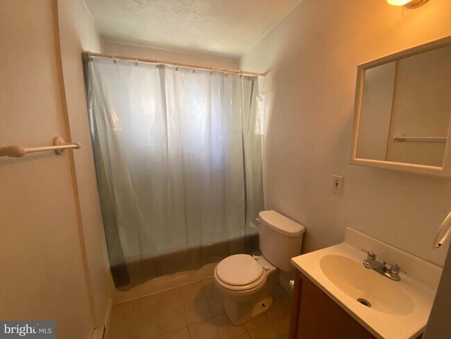 Building Photo - 813 Marye St