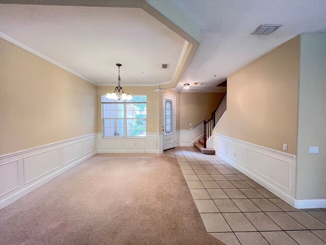 Building Photo - Great townhouse -  available now!