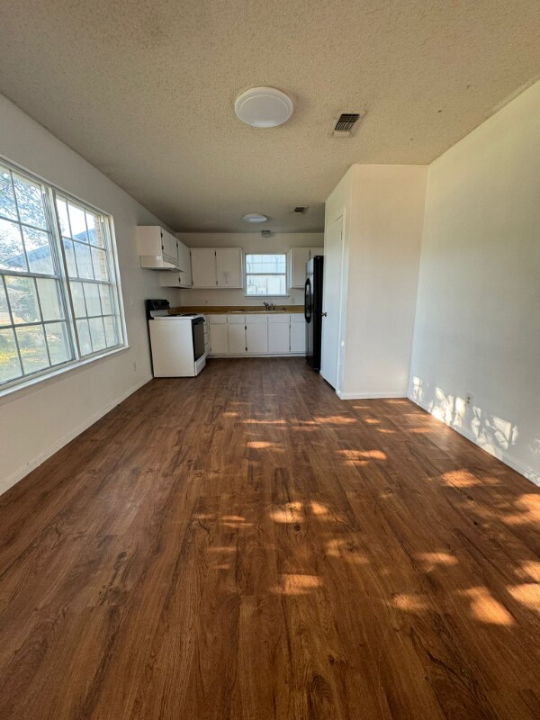 Foto del edificio - 1026 Almond Cir