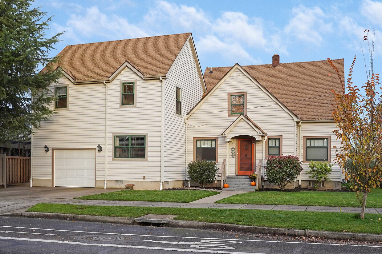 Foto principal - 731 Elm St SW