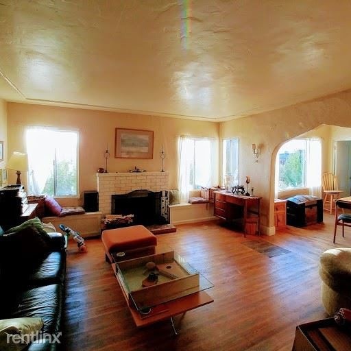 Building Photo - 705 Seaview Dr