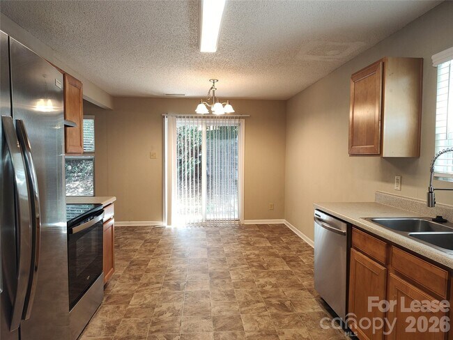 Foto del edificio - 2038 Dunsmore Ln