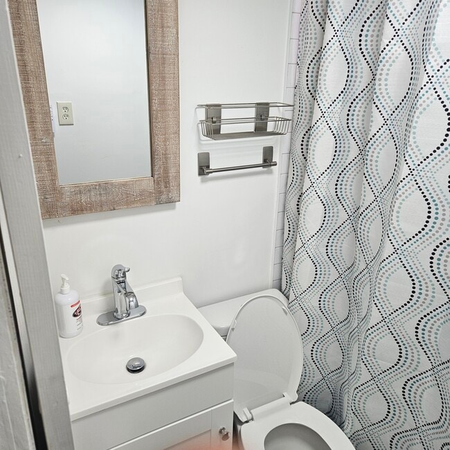 Building Photo - 220 Gumlog Dr