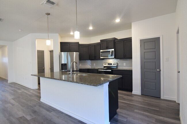 Foto del edificio - 7516 McCulloch Rd