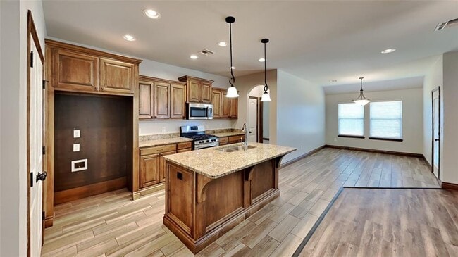 Building Photo - 14000 Northwood Village Dr