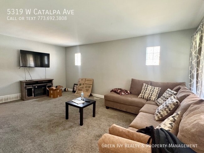 Building Photo - 5319 W Catalpa Ave