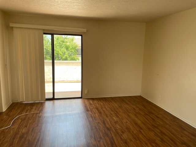 Terraza junto al dormitorio principal - 1315 W Latham Ave