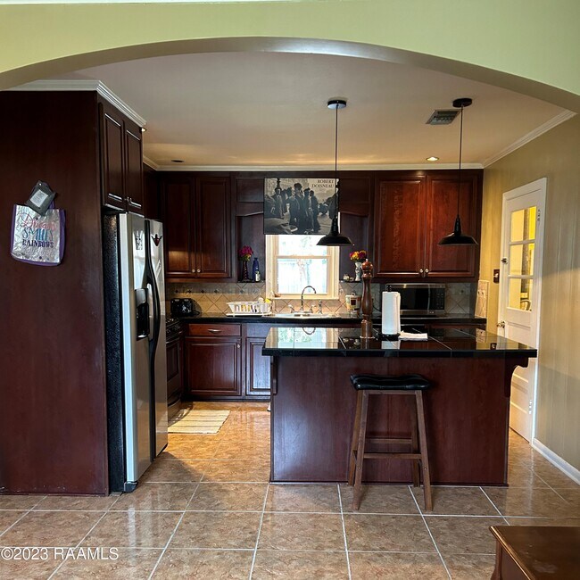 Building Photo - 139 Fallbrook Ave