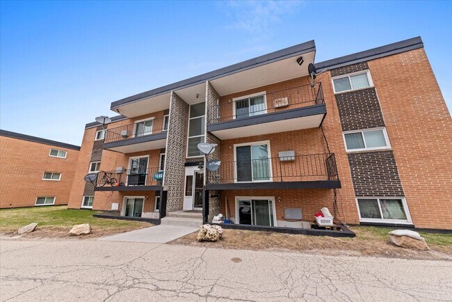 Building Photo - 300 Marlene Ct