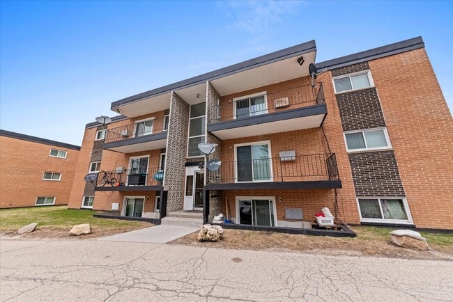 Building Photo - 300 Marlene Ct