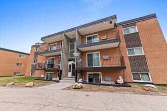 Building Photo - 300 Marlene Ct