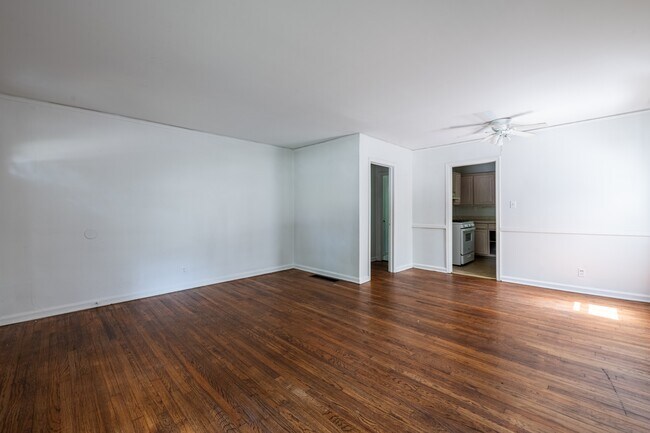 Foto del edificio - 1555 Venetian Dr SW