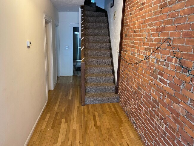 Foto del edificio - 64 Murdock St