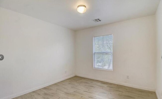 Foto del edificio - 8819 W Peace Treaty Ave