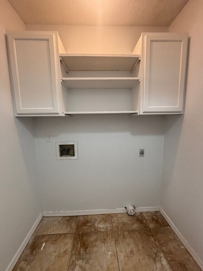 Foto del edificio - Beautiful 3 bedroom 2 bathroom 2 car garag...