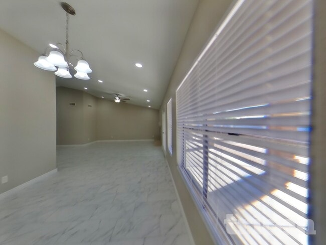 Building Photo - 4947 E Greenway Cir