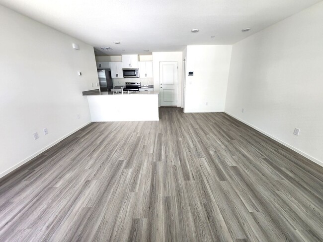 Building Photo - Modern 3-Bedroom, 3-Bathroom Home with Sma...